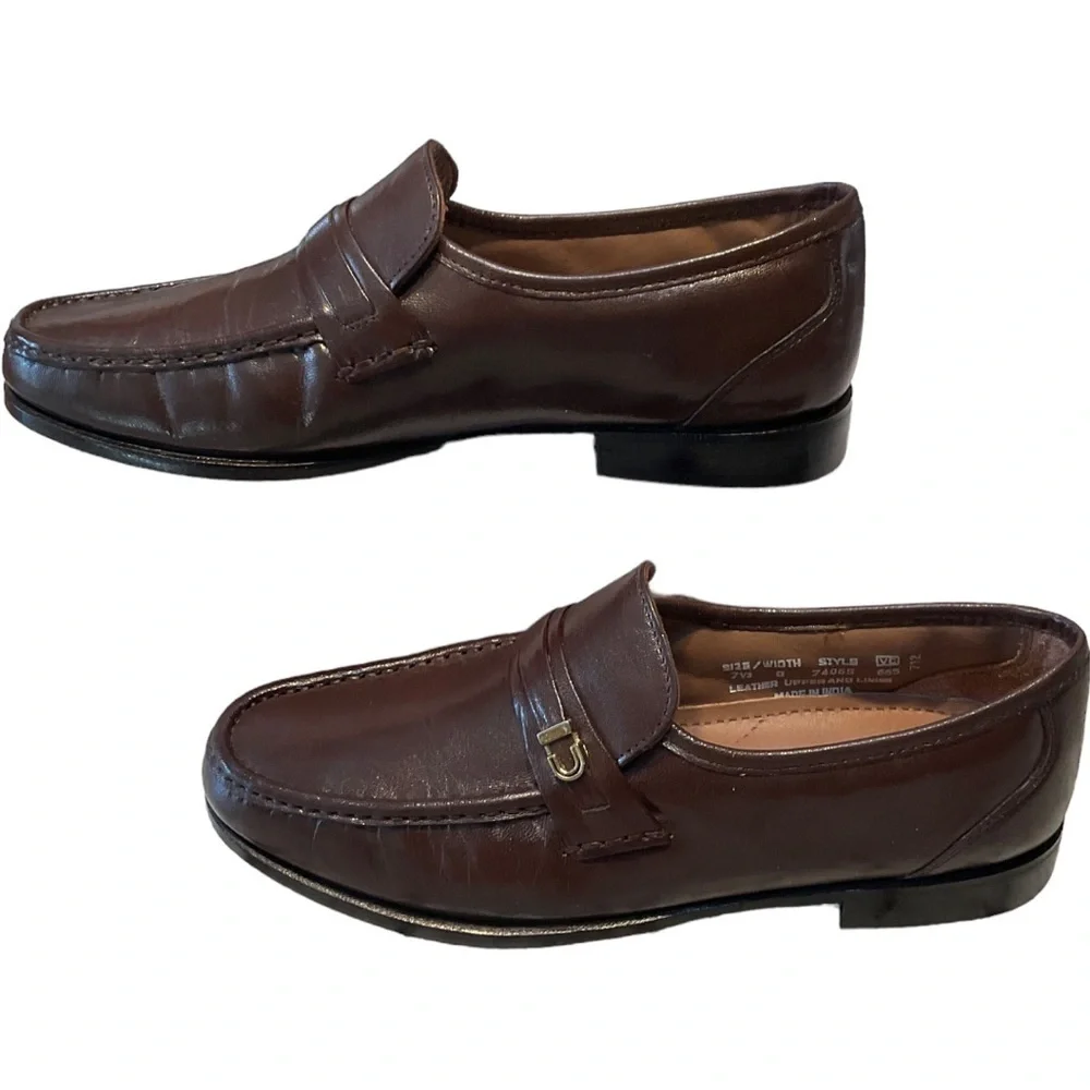 OAKTON CLASSICS LEATHER SLIPONS 7.5D